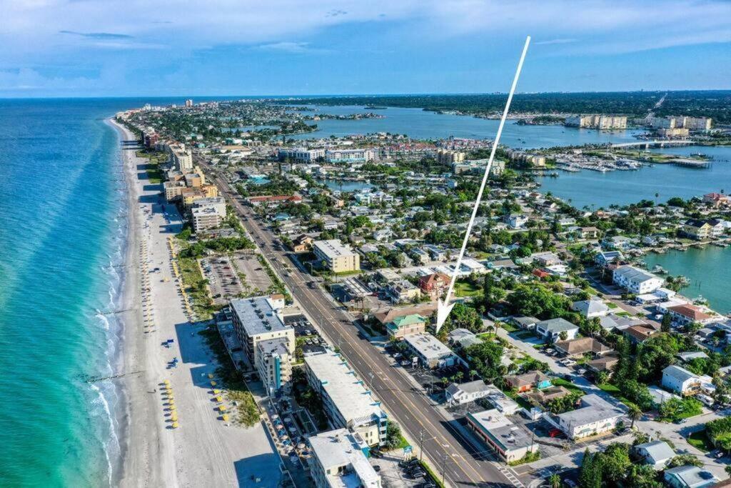 Sunset Beach Suites At Madeira Beach! Pet Friendly With Summer Breezes! - Suite 6 St. Pete Beach Εξωτερικό φωτογραφία