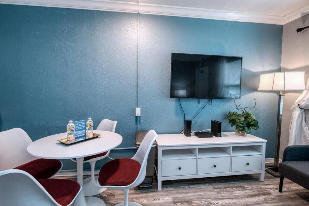 Sunset Beach Suites At Madeira Beach! Pet Friendly With Summer Breezes! - Suite 6 St. Pete Beach Εξωτερικό φωτογραφία
