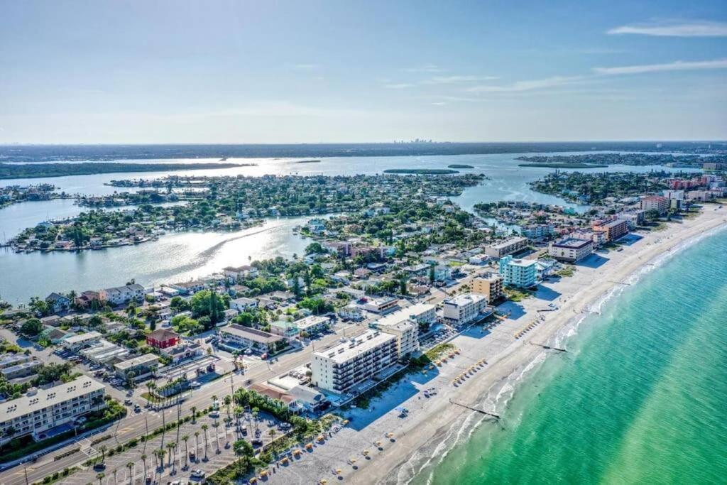 Sunset Beach Suites At Madeira Beach! Pet Friendly With Summer Breezes! - Suite 6 St. Pete Beach Εξωτερικό φωτογραφία