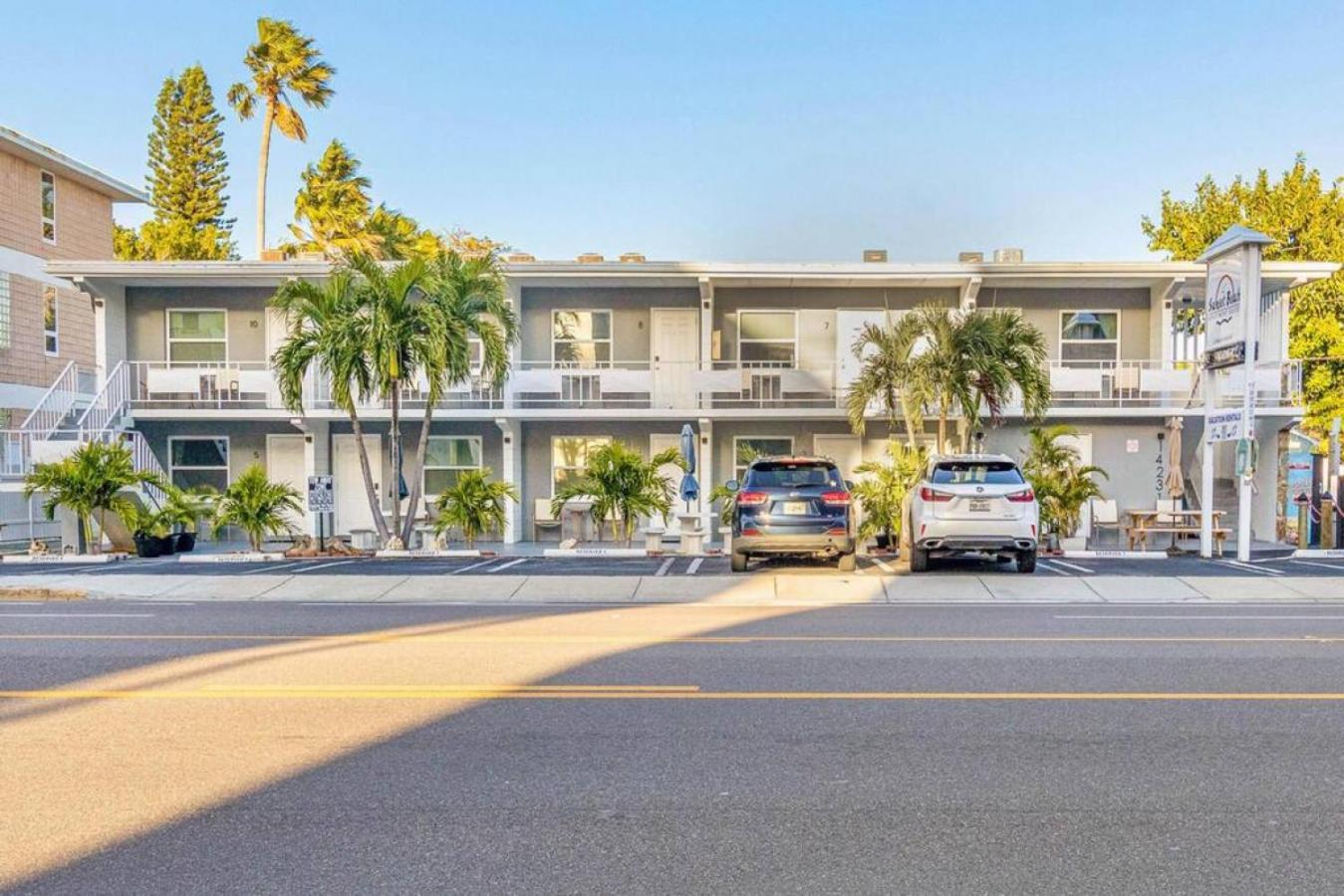 Sunset Beach Suites At Madeira Beach! Pet Friendly With Summer Breezes! - Suite 6 St. Pete Beach Εξωτερικό φωτογραφία